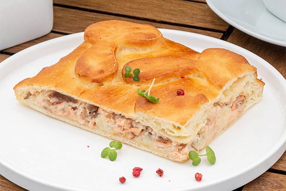 Пирог с горбушей и картофелем
